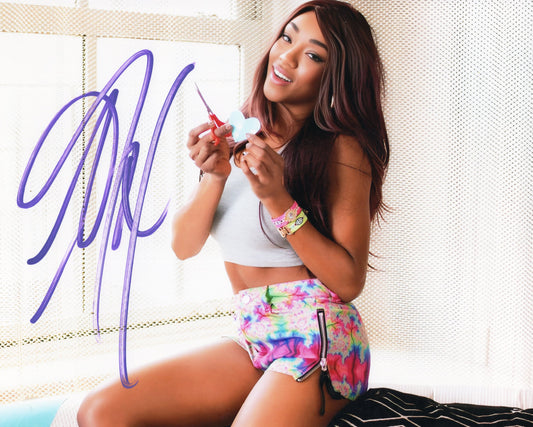 Alicia Fox (8x10 metallic) WWE photo signed auto autographed