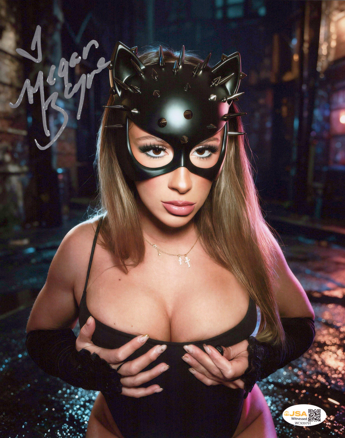 Megan Bayne (metallic 8x10 photo) FUNHOUSE JSA COA AEW autographed
