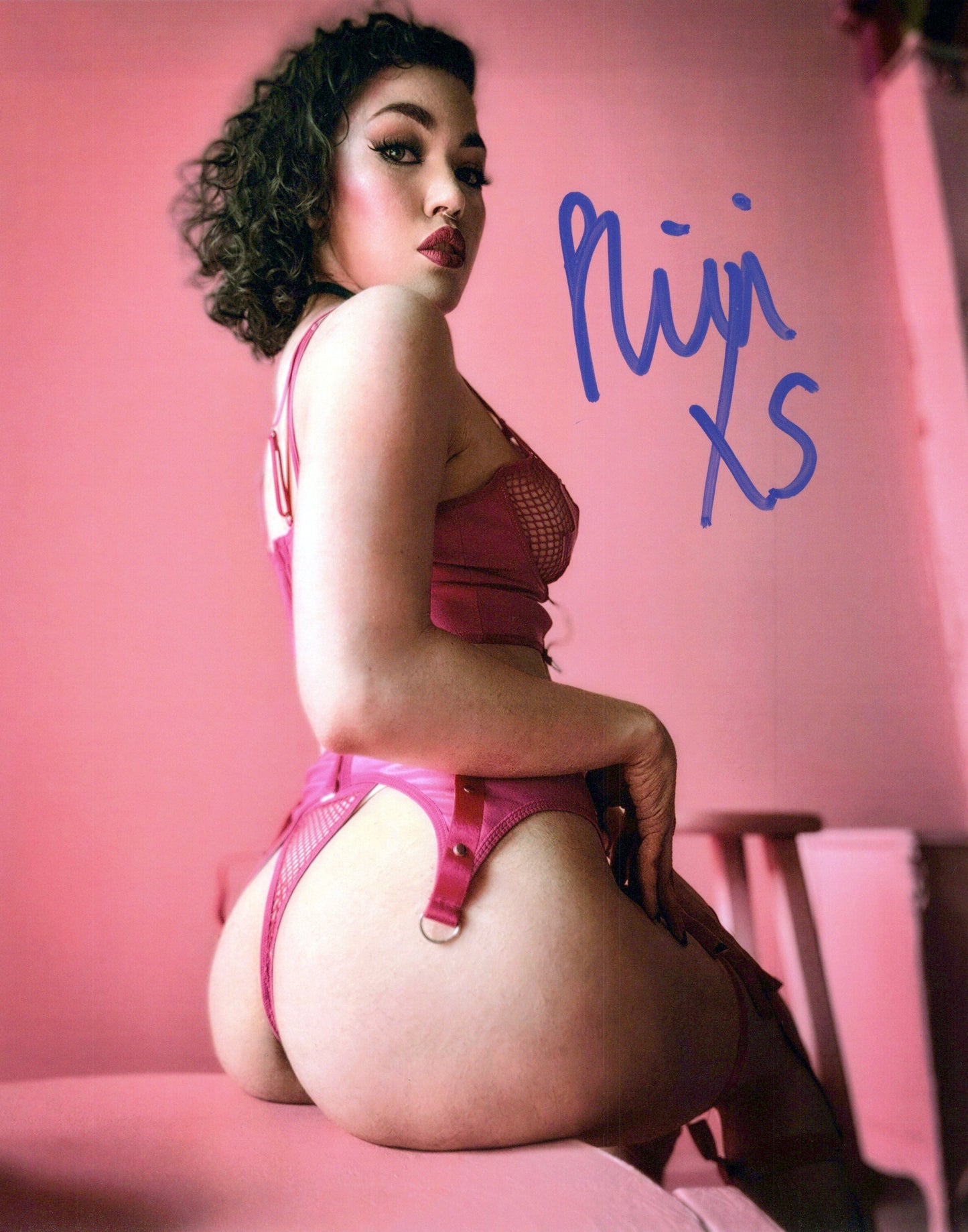 Nixi XS (8x10 photo) AEW ROH GCW signed autographed