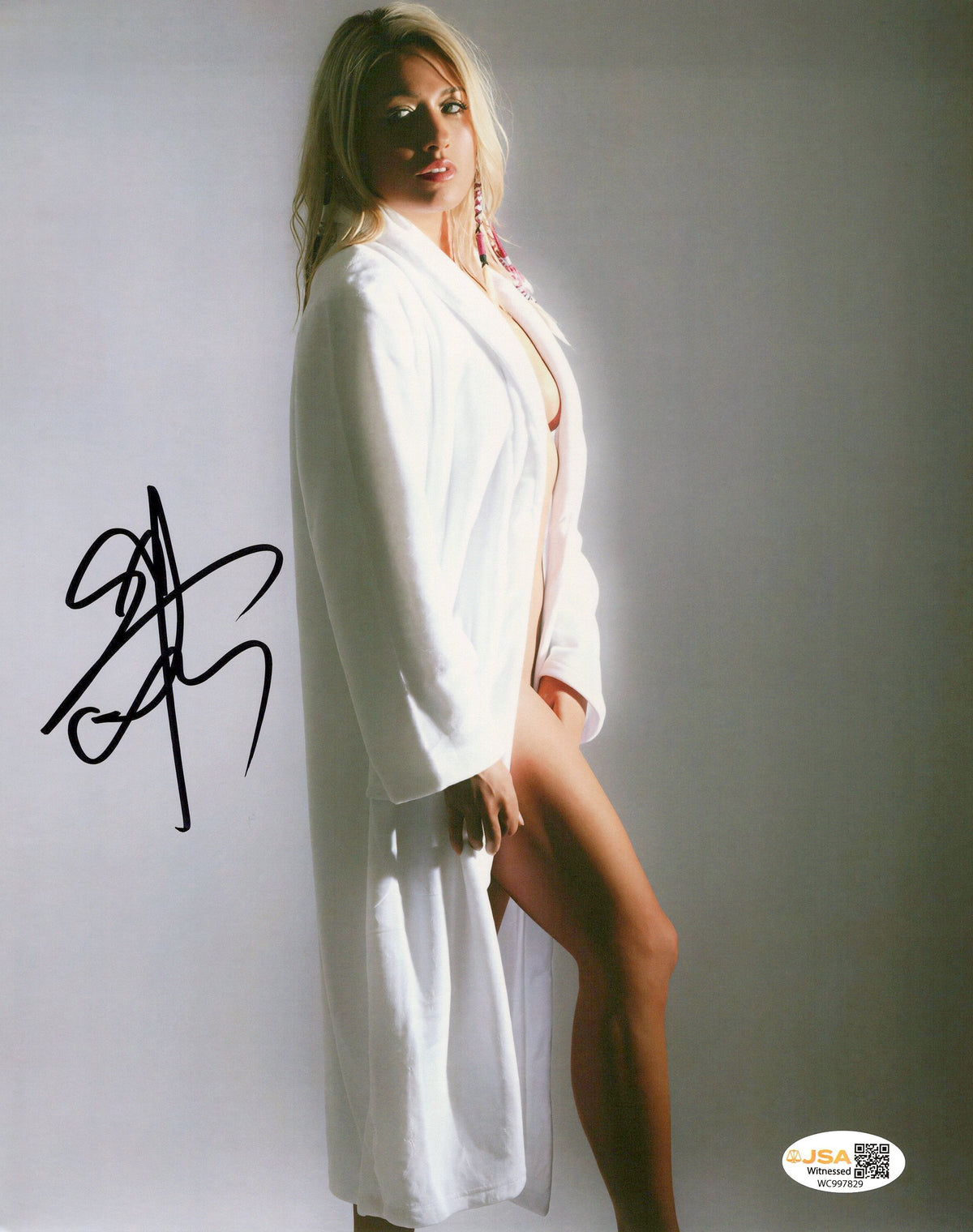 Giulia (metallic 8x10 photo) JSA COA FUNHOUSE METALLIC WWE autographed